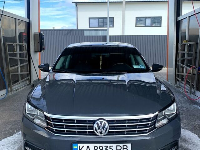 Серый Фольксваген Пассат, объемом двигателя 1.8 л и пробегом 120 тыс. км за 12000 $, фото 1 на Automoto.ua