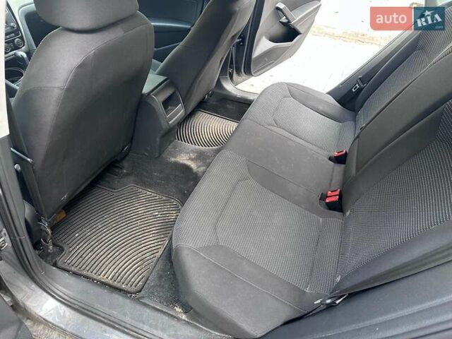 Серый Фольксваген Пассат, объемом двигателя 1.8 л и пробегом 104 тыс. км за 12000 $, фото 1 на Automoto.ua