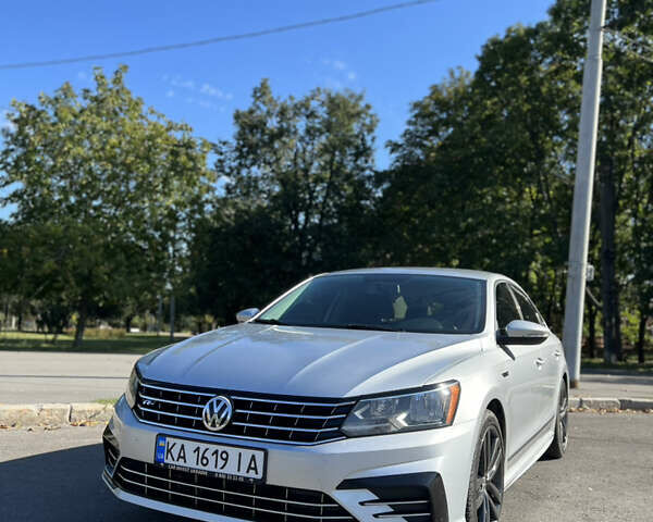 Серый Фольксваген Пассат, объемом двигателя 1.8 л и пробегом 157 тыс. км за 14800 $, фото 1 на Automoto.ua