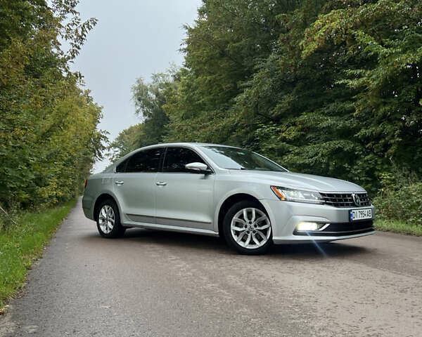 Серый Фольксваген Пассат, объемом двигателя 1.8 л и пробегом 137 тыс. км за 12599 $, фото 1 на Automoto.ua