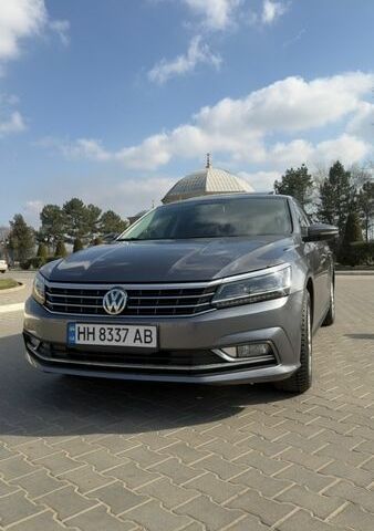 Серый Фольксваген Пассат, объемом двигателя 1.8 л и пробегом 104 тыс. км за 13600 $, фото 1 на Automoto.ua