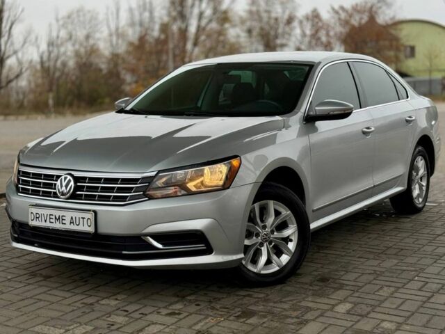 Серый Фольксваген Пассат, объемом двигателя 1.8 л и пробегом 172 тыс. км за 10299 $, фото 1 на Automoto.ua