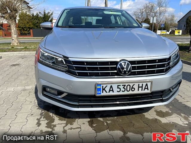 Серый Фольксваген Пассат, объемом двигателя 1.8 л и пробегом 125 тыс. км за 11000 $, фото 1 на Automoto.ua