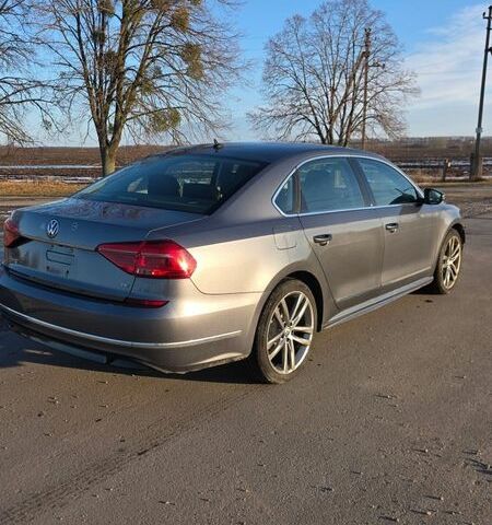 Сірий Фольксваген Пассат, об'ємом двигуна 1.8 л та пробігом 163 тис. км за 9000 $, фото 1 на Automoto.ua