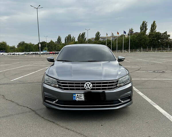 Серый Фольксваген Пассат, объемом двигателя 1.8 л и пробегом 199 тыс. км за 12700 $, фото 1 на Automoto.ua