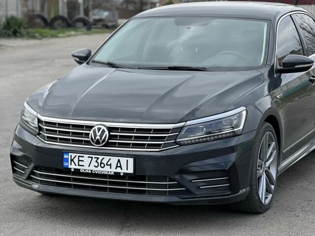 Серый Фольксваген Пассат, объемом двигателя 1.8 л и пробегом 176 тыс. км за 12999 $, фото 1 на Automoto.ua