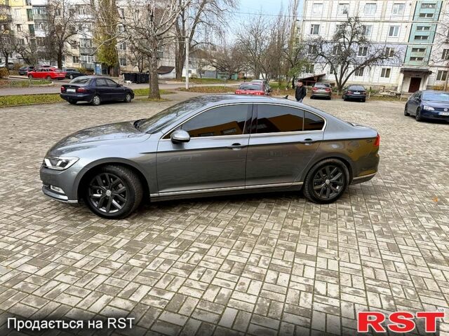 Серый Фольксваген Пассат, объемом двигателя 1.6 л и пробегом 177 тыс. км за 20999 $, фото 1 на Automoto.ua