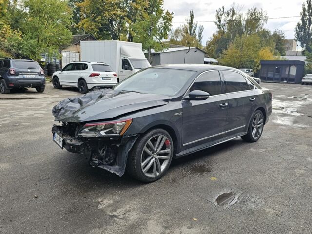 Серый Фольксваген Пассат, объемом двигателя 1.8 л и пробегом 170 тыс. км за 5000 $, фото 1 на Automoto.ua