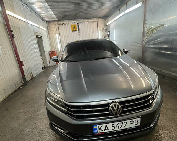 Серый Фольксваген Пассат, объемом двигателя 3.6 л и пробегом 170 тыс. км за 15500 $, фото 1 на Automoto.ua