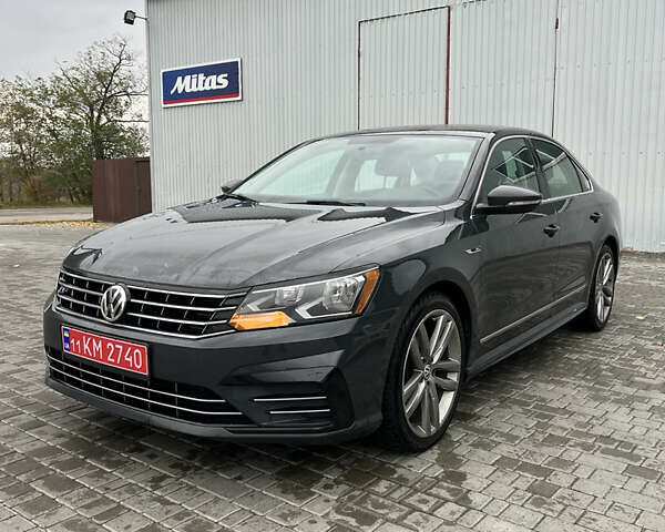 Серый Фольксваген Пассат, объемом двигателя 1.8 л и пробегом 175 тыс. км за 13300 $, фото 1 на Automoto.ua