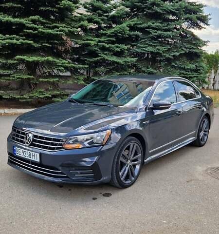 Серый Фольксваген Пассат, объемом двигателя 1.8 л и пробегом 183 тыс. км за 13700 $, фото 1 на Automoto.ua