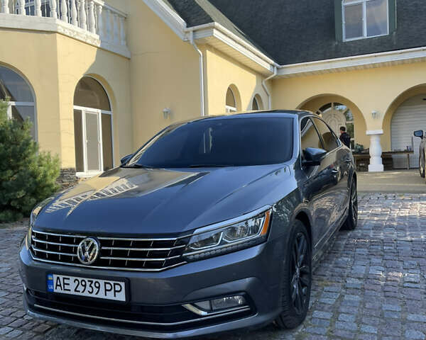 Серый Фольксваген Пассат, объемом двигателя 1.8 л и пробегом 151 тыс. км за 14400 $, фото 1 на Automoto.ua