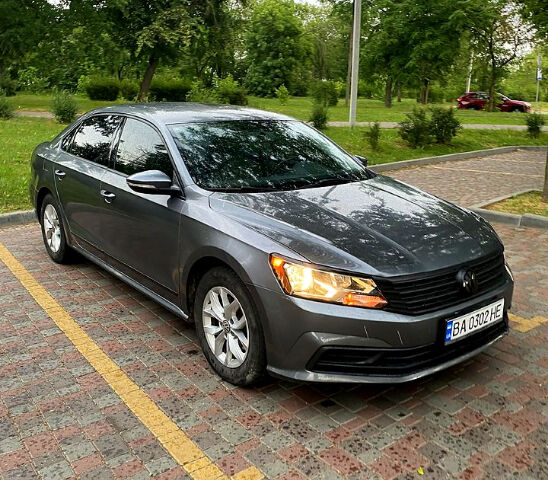 Серый Фольксваген Пассат, объемом двигателя 1.8 л и пробегом 96 тыс. км за 12200 $, фото 1 на Automoto.ua