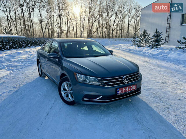 Серый Фольксваген Пассат, объемом двигателя 1.8 л и пробегом 154 тыс. км за 11500 $, фото 1 на Automoto.ua