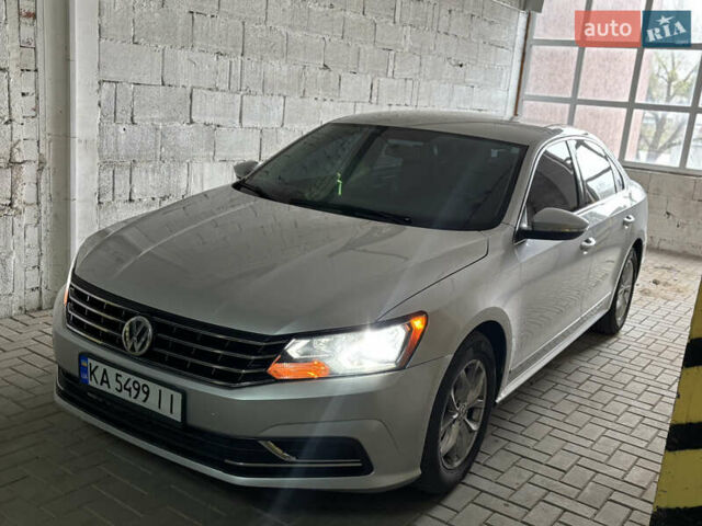 Серый Фольксваген Пассат, объемом двигателя 1.8 л и пробегом 172 тыс. км за 11700 $, фото 1 на Automoto.ua