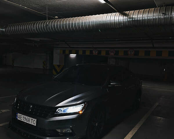 Серый Фольксваген Пассат, объемом двигателя 1.8 л и пробегом 120 тыс. км за 17400 $, фото 1 на Automoto.ua