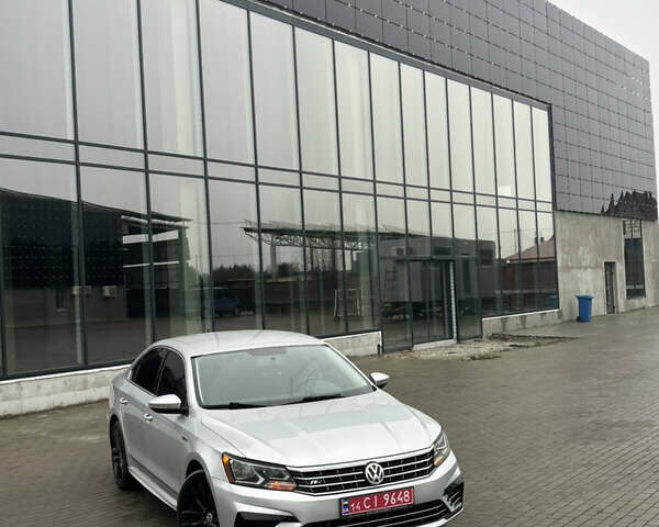 Сірий Фольксваген Пассат, об'ємом двигуна 1.8 л та пробігом 208 тис. км за 11800 $, фото 1 на Automoto.ua