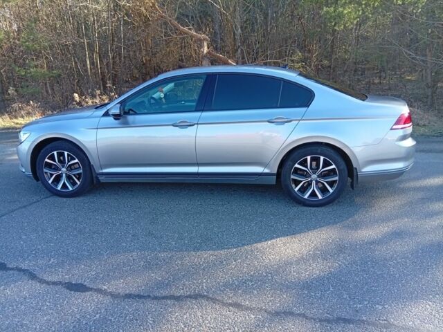 Серый Фольксваген Пассат, объемом двигателя 2 л и пробегом 170 тыс. км за 15987 $, фото 1 на Automoto.ua