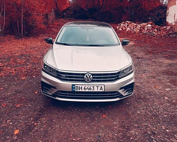 Серый Фольксваген Пассат, объемом двигателя 1.8 л и пробегом 138 тыс. км за 15200 $, фото 1 на Automoto.ua