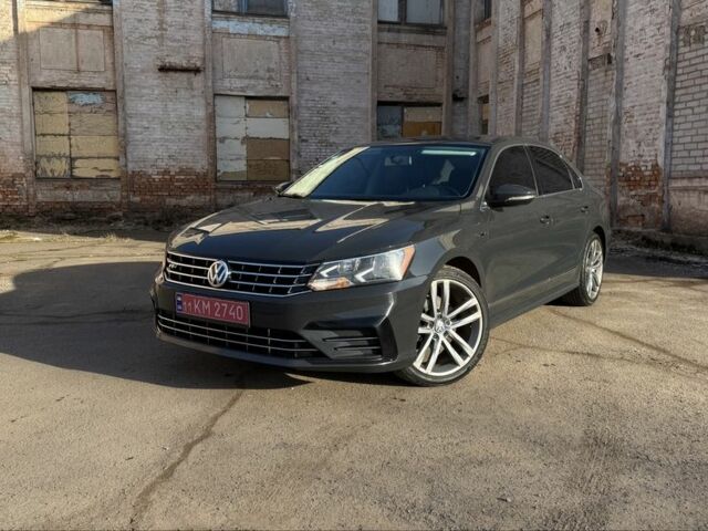 Серый Фольксваген Пассат, объемом двигателя 1.8 л и пробегом 181 тыс. км за 13700 $, фото 1 на Automoto.ua