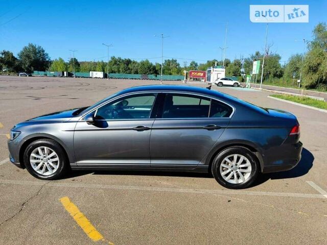 Серый Фольксваген Пассат, объемом двигателя 1.6 л и пробегом 260 тыс. км за 15100 $, фото 1 на Automoto.ua