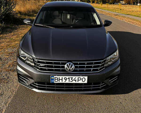 Серый Фольксваген Пассат, объемом двигателя 2 л и пробегом 139 тыс. км за 14500 $, фото 1 на Automoto.ua