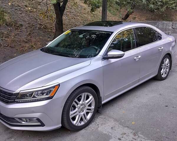 Серый Фольксваген Пассат, объемом двигателя 1.8 л и пробегом 120 тыс. км за 13500 $, фото 1 на Automoto.ua