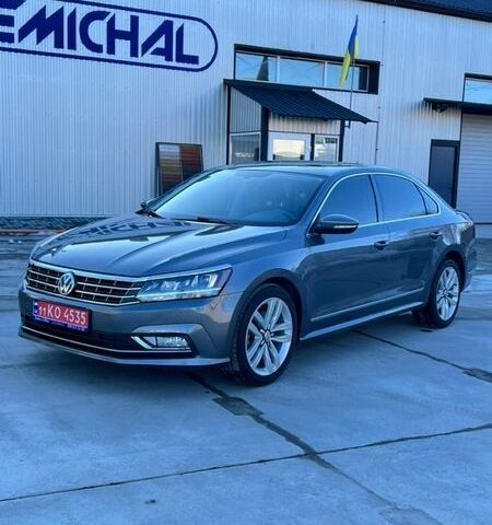 Серый Фольксваген Пассат, объемом двигателя 1.8 л и пробегом 130 тыс. км за 13800 $, фото 1 на Automoto.ua