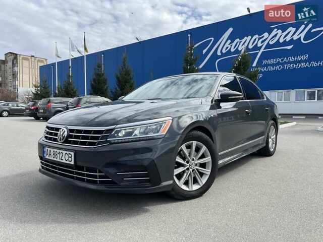 Серый Фольксваген Пассат, объемом двигателя 1.8 л и пробегом 219 тыс. км за 11500 $, фото 1 на Automoto.ua
