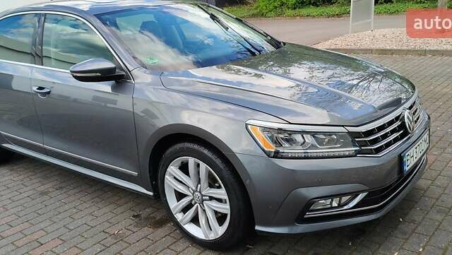 Серый Фольксваген Пассат, объемом двигателя 1.8 л и пробегом 64 тыс. км за 18000 $, фото 1 на Automoto.ua