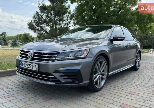 Сірий Фольксваген Пассат, об'ємом двигуна 2 л та пробігом 147 тис. км за 14899 $, фото 1 на Automoto.ua