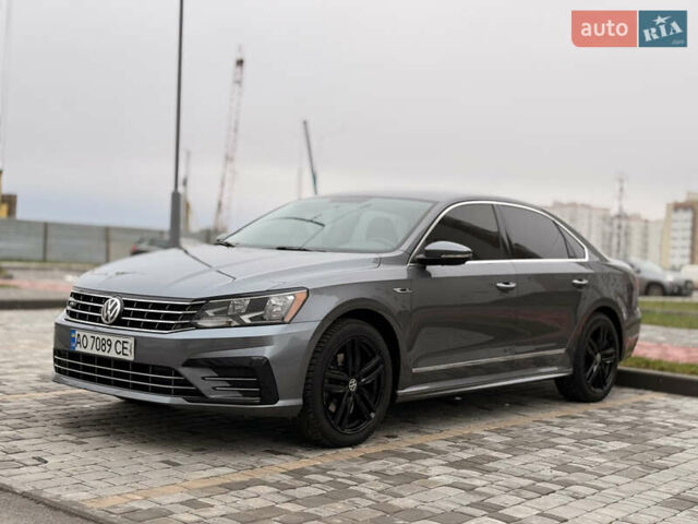 Серый Фольксваген Пассат, объемом двигателя 1.8 л и пробегом 128 тыс. км за 13800 $, фото 1 на Automoto.ua