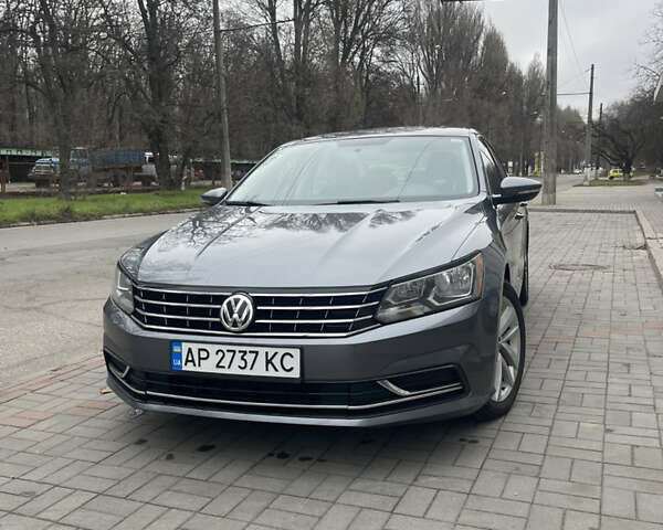 Серый Фольксваген Пассат, объемом двигателя 2 л и пробегом 140 тыс. км за 13999 $, фото 1 на Automoto.ua