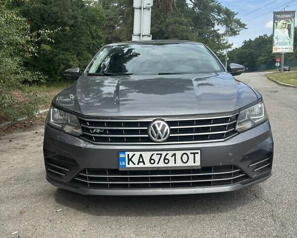 Серый Фольксваген Пассат, объемом двигателя 2 л и пробегом 123 тыс. км за 13700 $, фото 1 на Automoto.ua