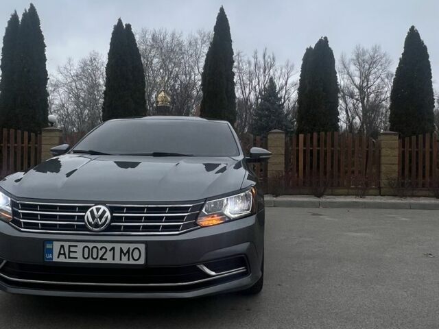 Серый Фольксваген Пассат, объемом двигателя 2 л и пробегом 210 тыс. км за 14000 $, фото 1 на Automoto.ua