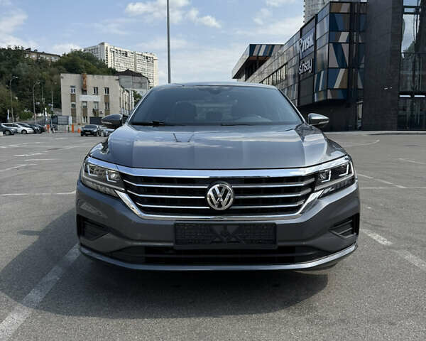 Серый Фольксваген Пассат, объемом двигателя 1.98 л и пробегом 79 тыс. км за 18850 $, фото 1 на Automoto.ua