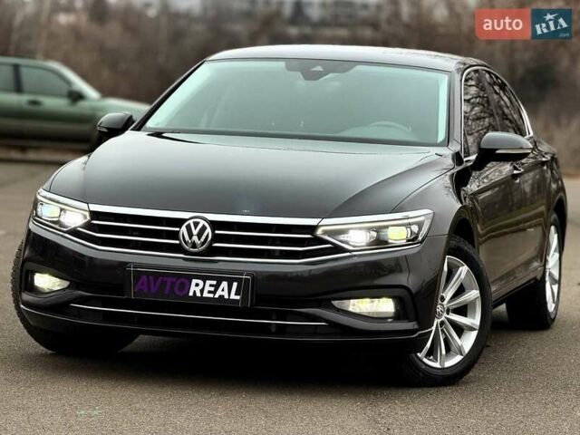 Серый Фольксваген Пассат, объемом двигателя 1.97 л и пробегом 207 тыс. км за 24000 $, фото 1 на Automoto.ua