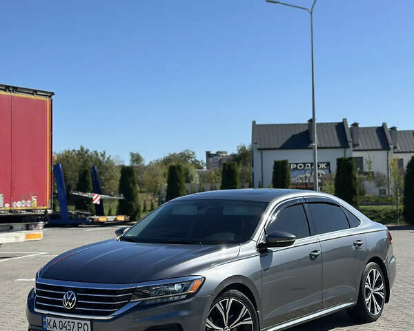 Серый Фольксваген Пассат, объемом двигателя 2 л и пробегом 74 тыс. км за 19800 $, фото 1 на Automoto.ua