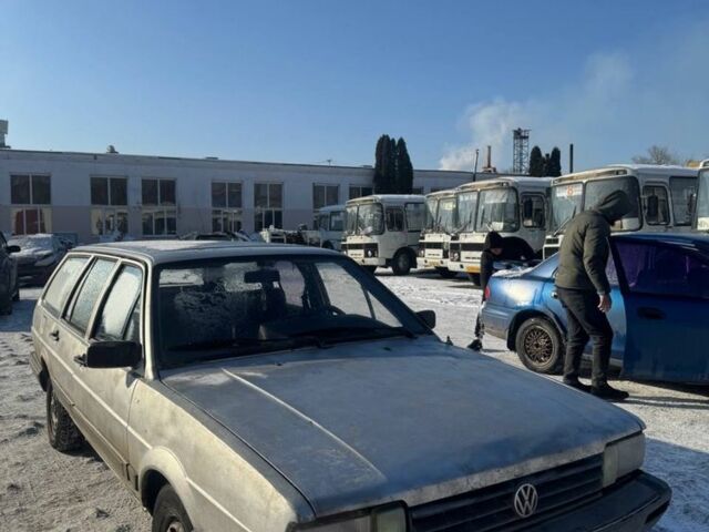 Сірий Фольксваген Пассат, об'ємом двигуна 1.6 л та пробігом 300 тис. км за 699 $, фото 1 на Automoto.ua