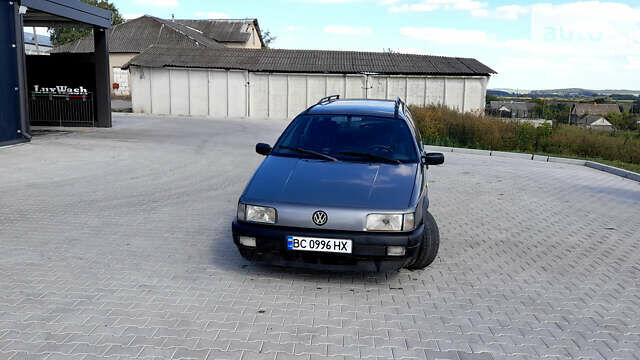 Серый Фольксваген Пассат, объемом двигателя 1.8 л и пробегом 250 тыс. км за 1600 $, фото 1 на Automoto.ua