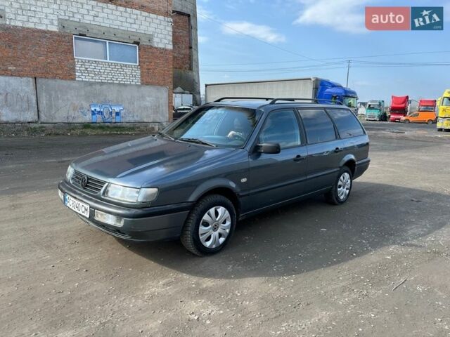 Серый Фольксваген Пассат, объемом двигателя 1.8 л и пробегом 287 тыс. км за 2350 $, фото 1 на Automoto.ua