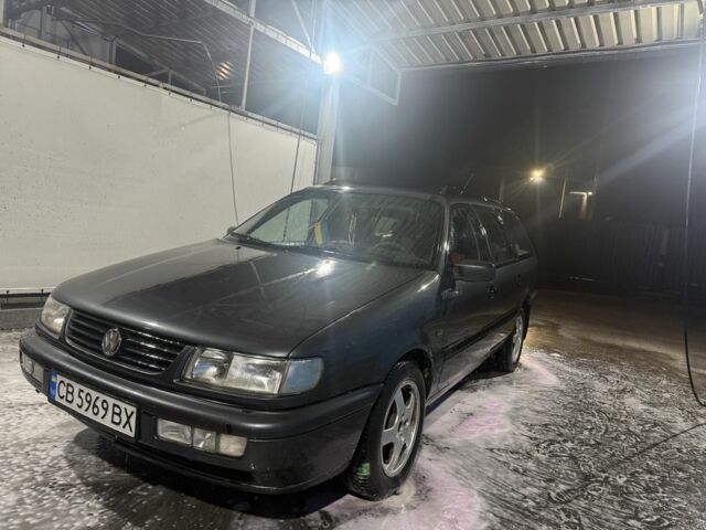 Сірий Фольксваген Пассат, об'ємом двигуна 2 л та пробігом 300 тис. км за 1400 $, фото 1 на Automoto.ua