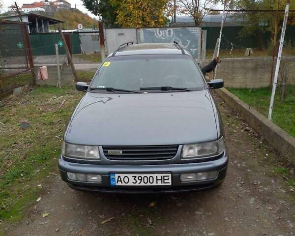 Серый Фольксваген Пассат, объемом двигателя 1.6 л и пробегом 400 тыс. км за 3000 $, фото 1 на Automoto.ua