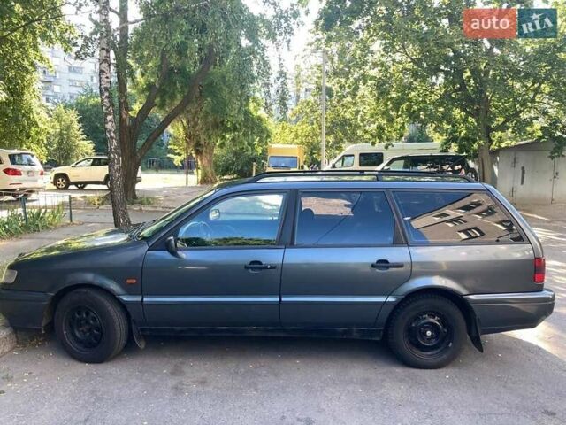 Серый Фольксваген Пассат, объемом двигателя 1.9 л и пробегом 563 тыс. км за 3400 $, фото 1 на Automoto.ua