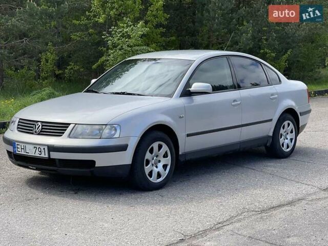 Сірий Фольксваген Пассат, об'ємом двигуна 1.6 л та пробігом 280 тис. км за 700 $, фото 1 на Automoto.ua