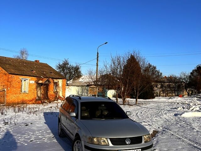 Серый Фольксваген Пассат, объемом двигателя 1.8 л и пробегом 365 тыс. км за 4200 $, фото 1 на Automoto.ua