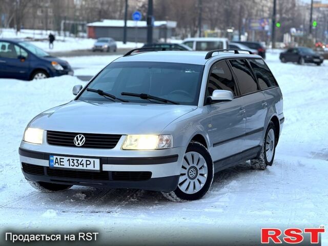 Серый Фольксваген Пассат, объемом двигателя 1.6 л и пробегом 350 тыс. км за 3600 $, фото 1 на Automoto.ua