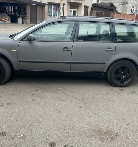 Серый Фольксваген Пассат, объемом двигателя 1.9 л и пробегом 470 тыс. км за 2000 $, фото 1 на Automoto.ua