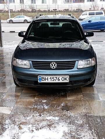 Серый Фольксваген Пассат, объемом двигателя 1.8 л и пробегом 250 тыс. км за 3999 $, фото 1 на Automoto.ua