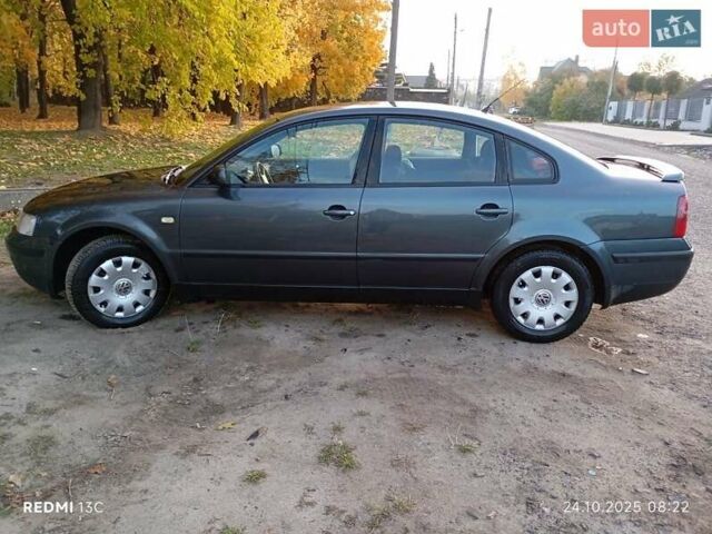 Серый Фольксваген Пассат, объемом двигателя 1.8 л и пробегом 185 тыс. км за 4000 $, фото 1 на Automoto.ua